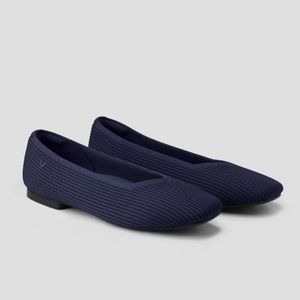 NWOT Vivaia Navy Flats